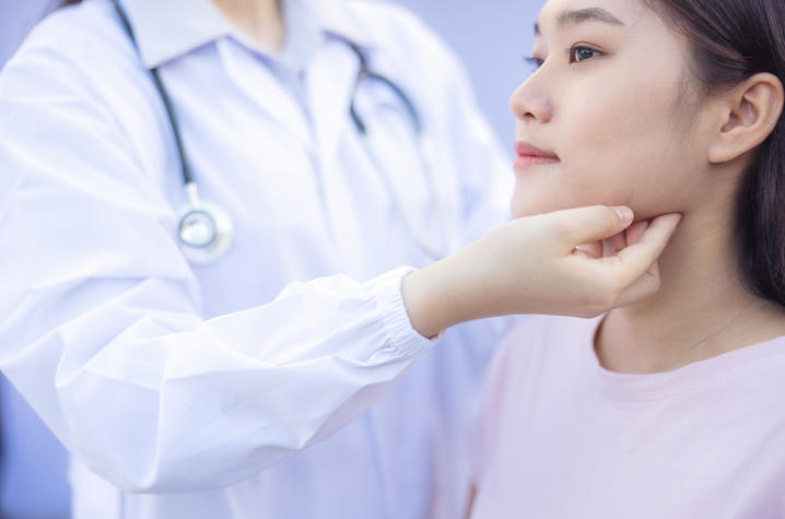 Doctor examines patient